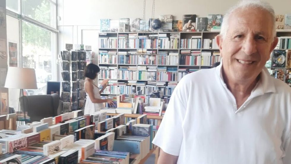 Ο Μορίς Ατιά στο βιβλιοπωλείο "Μικρό καράβι" στα Χανιά